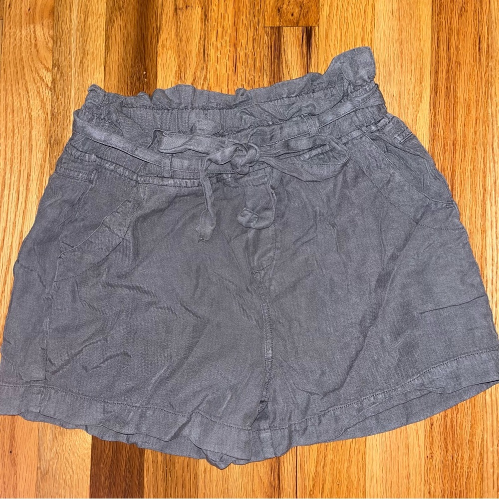 Grey Shorts With Tie